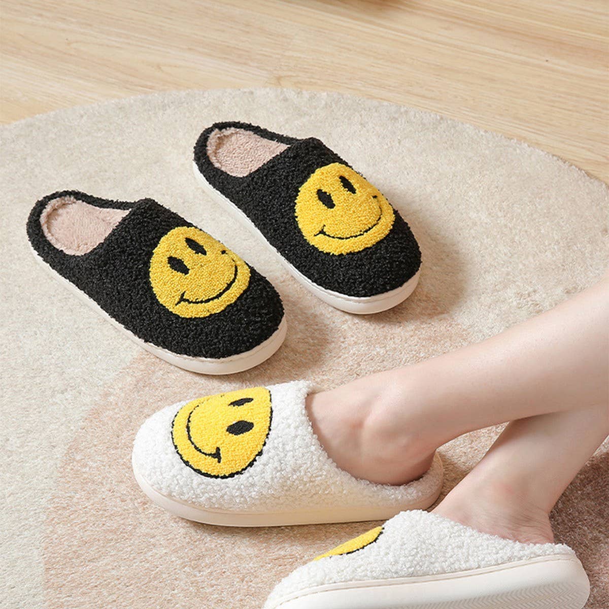 HappyStep™ - Plush Smile Slippers