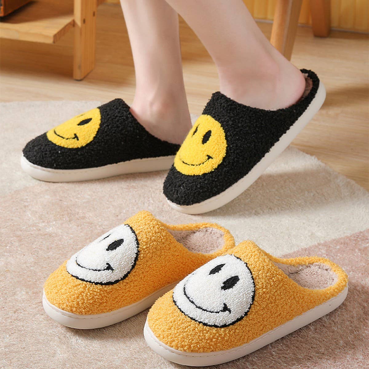 HappyStep™ - Plush Smile Slippers